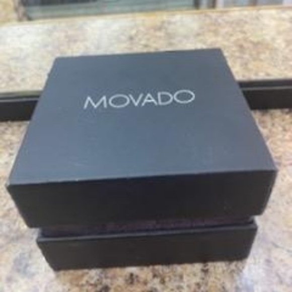 Movado 23.3.21.1118 Gold Tone 30mm Women\'s Watch